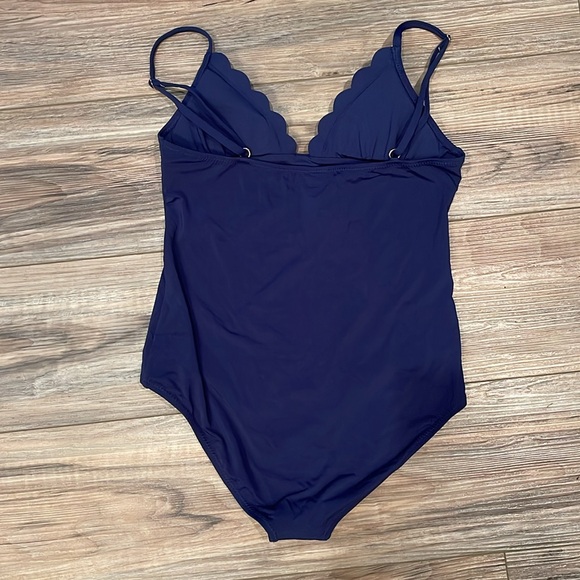 Women’s Vineyard Vines XXS one piece swimsuit - Picture 2 of 5